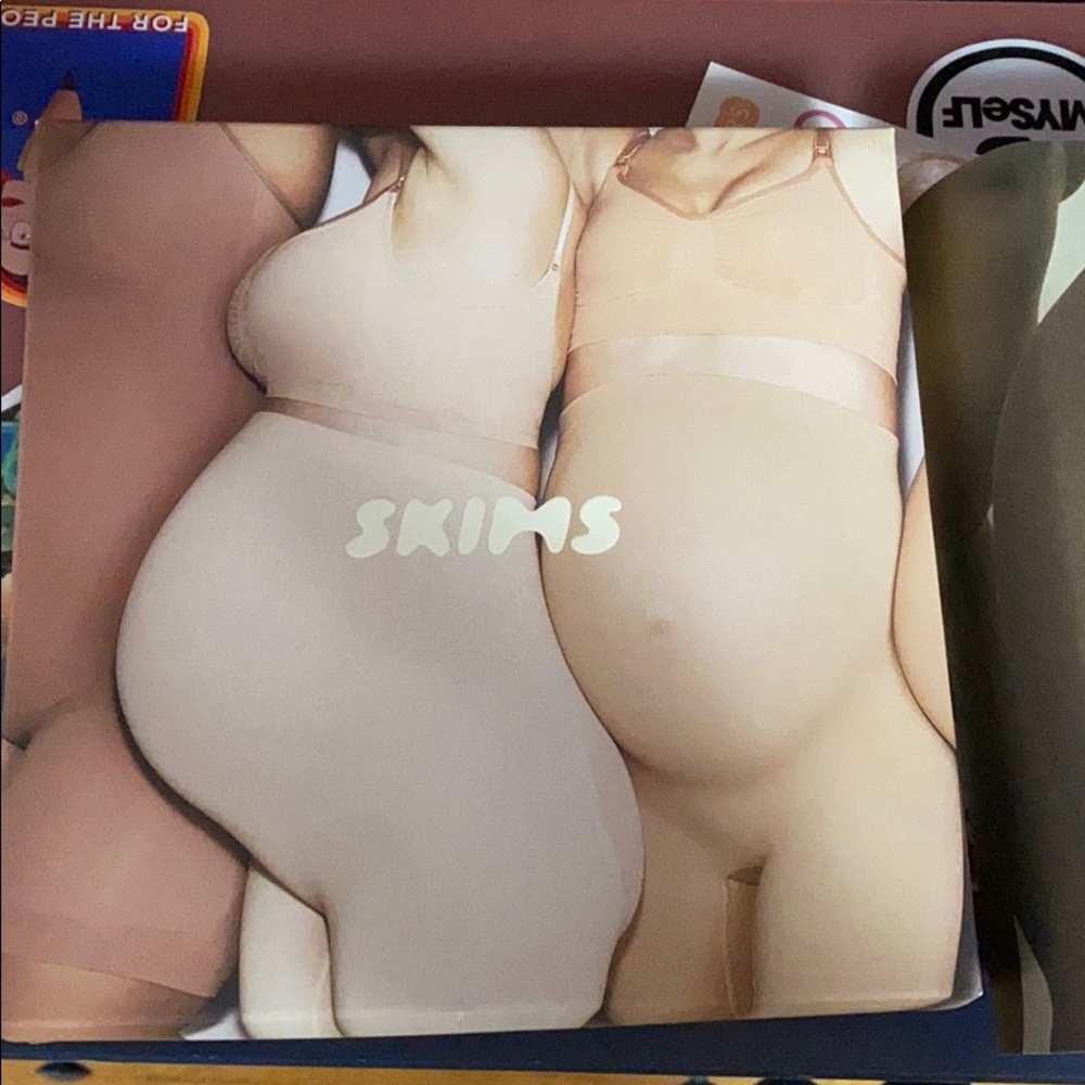 Skims maternity brief in black